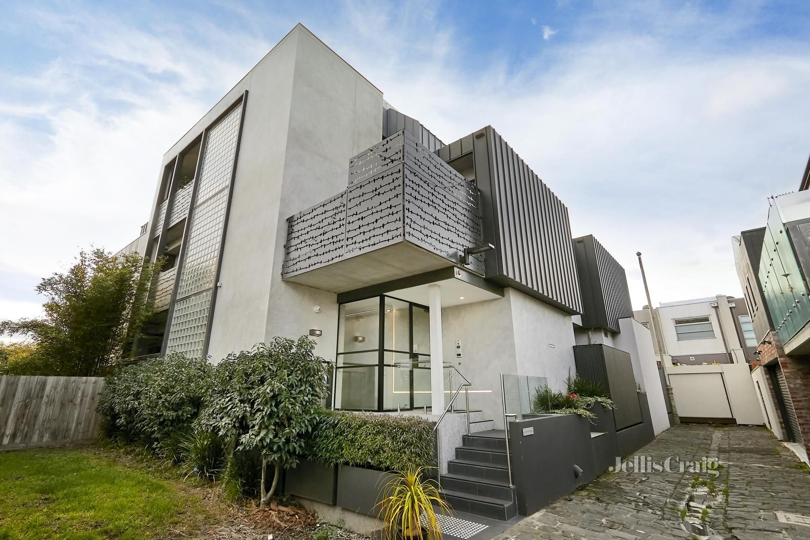 2 bedrooms Apartment / Unit / Flat in 1/10 Wadumbuk Lane RICHMOND VIC, 3121