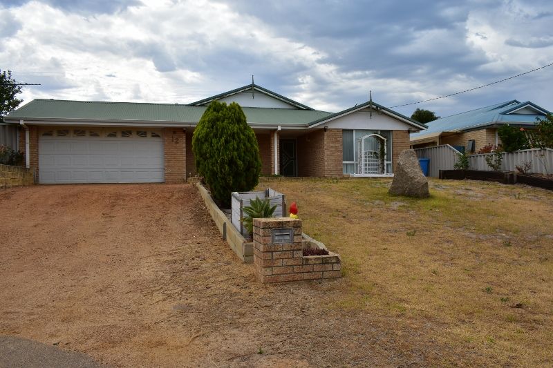 5 bedrooms House in 12 HENRY PLACE ESPERANCE WA, 6450