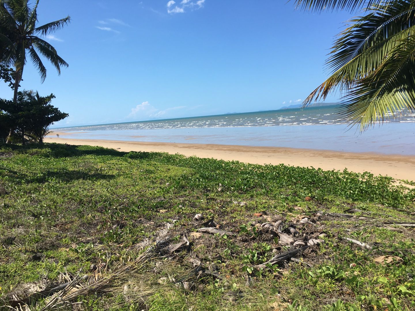 30-32 REEF STREET, Saunders Beach QLD 4818, Image 2