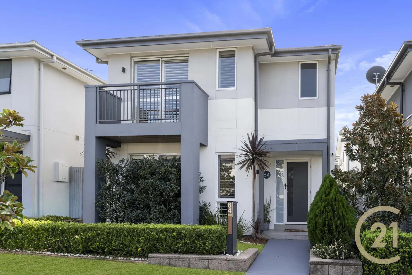 Exquisite!, Moorebank