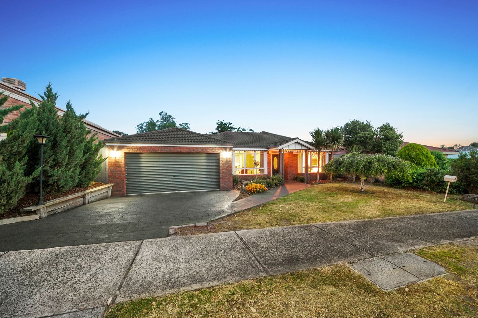 103 Waverley Park Drive, Cranbourne North Property History & Address