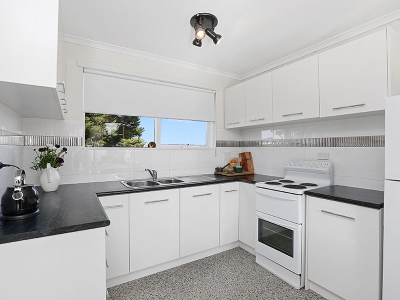 1/1 Holman Crt, Breakwater VIC 3219, Image 1