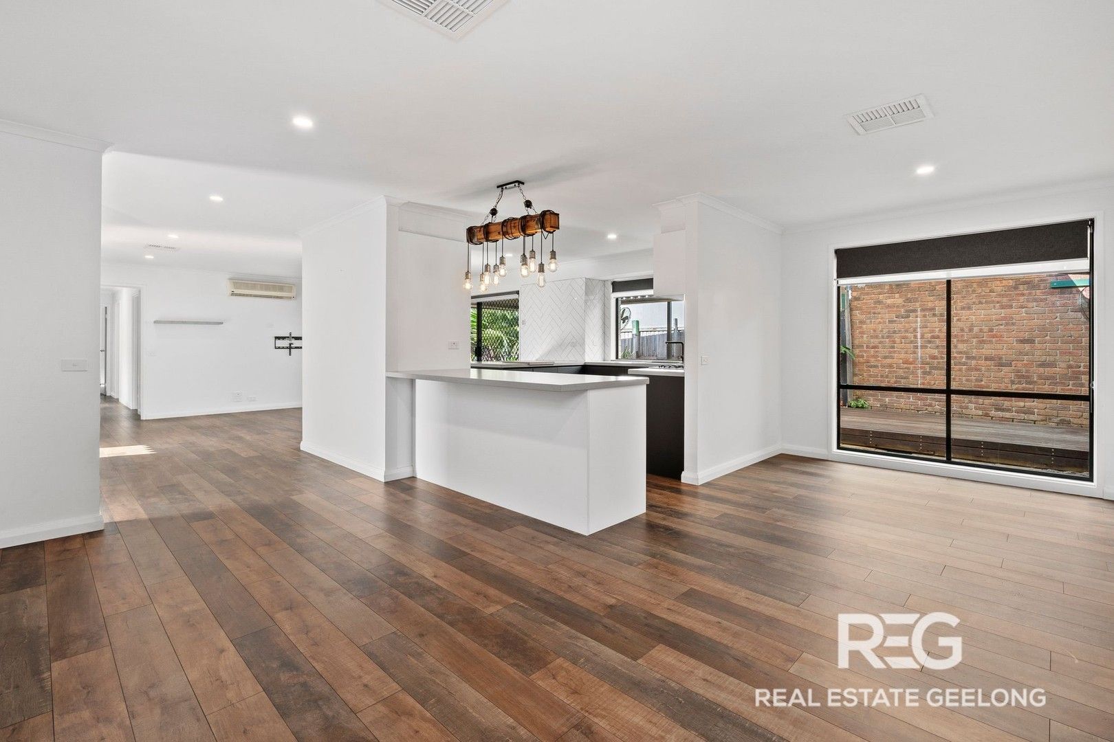 4 bedrooms House in 33 Ainslie Avenue GROVEDALE VIC, 3216