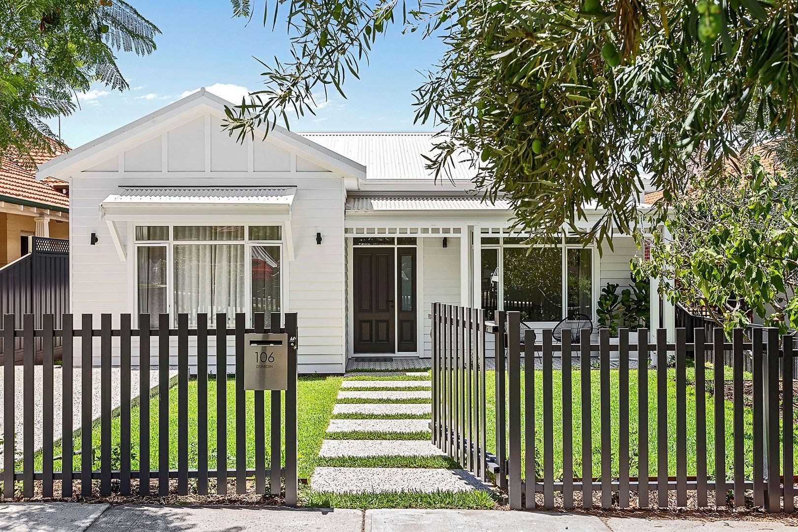 4 bedrooms House in 106 Dunedin Street MOUNT HAWTHORN WA, 6016