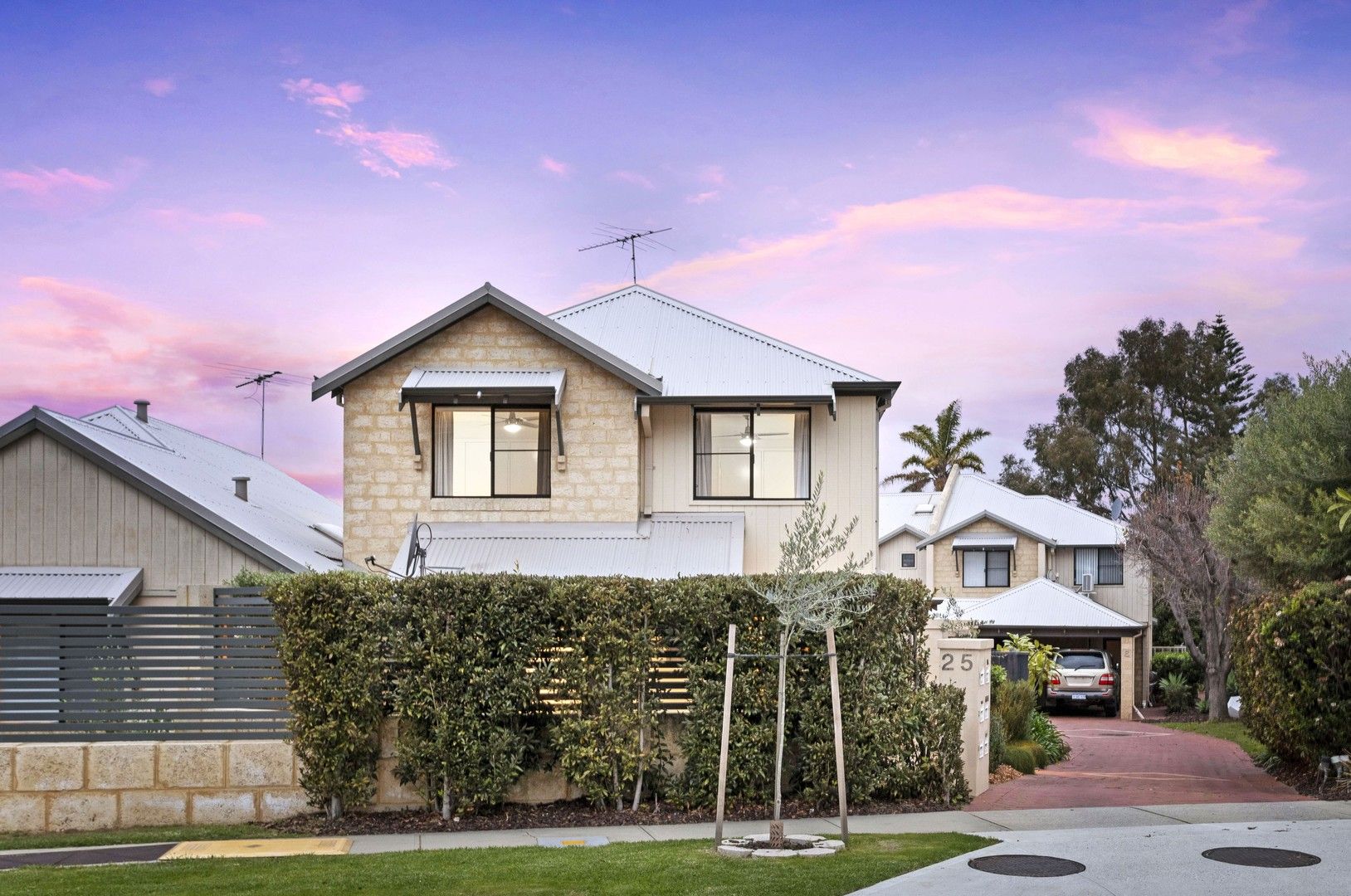 3 bedrooms House in 2/25 Sackville Terrace SCARBOROUGH WA, 6019