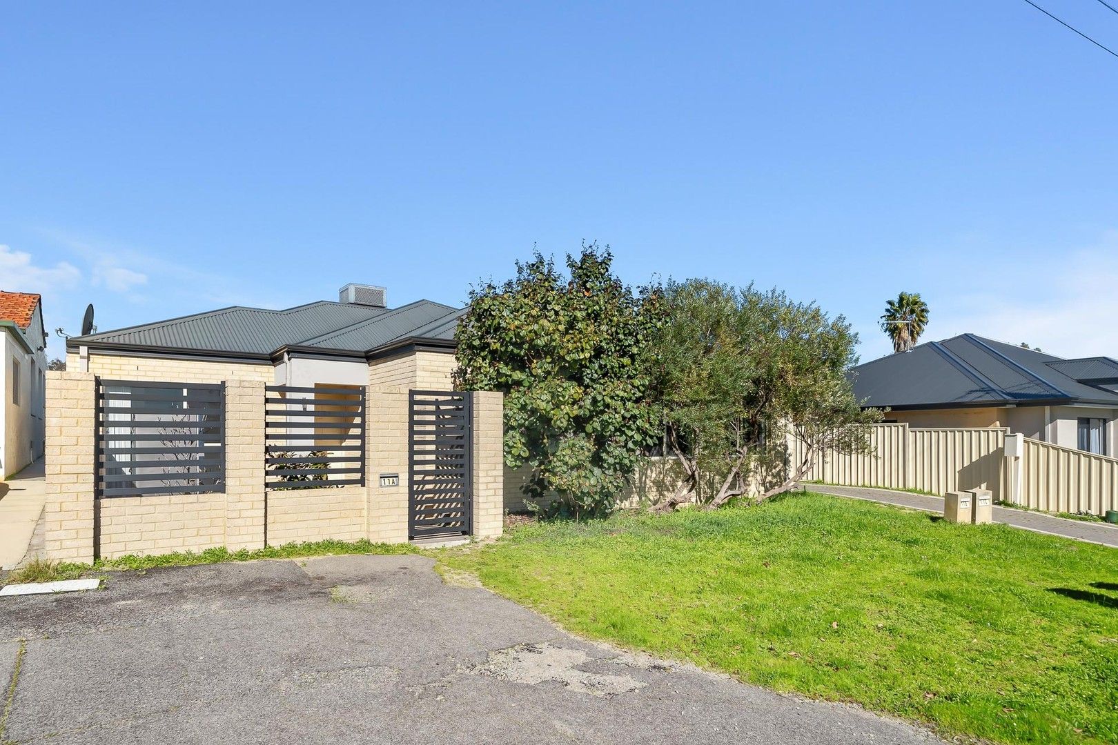 3 bedrooms House in 11A Banksia Circle THORNLIE WA, 6108