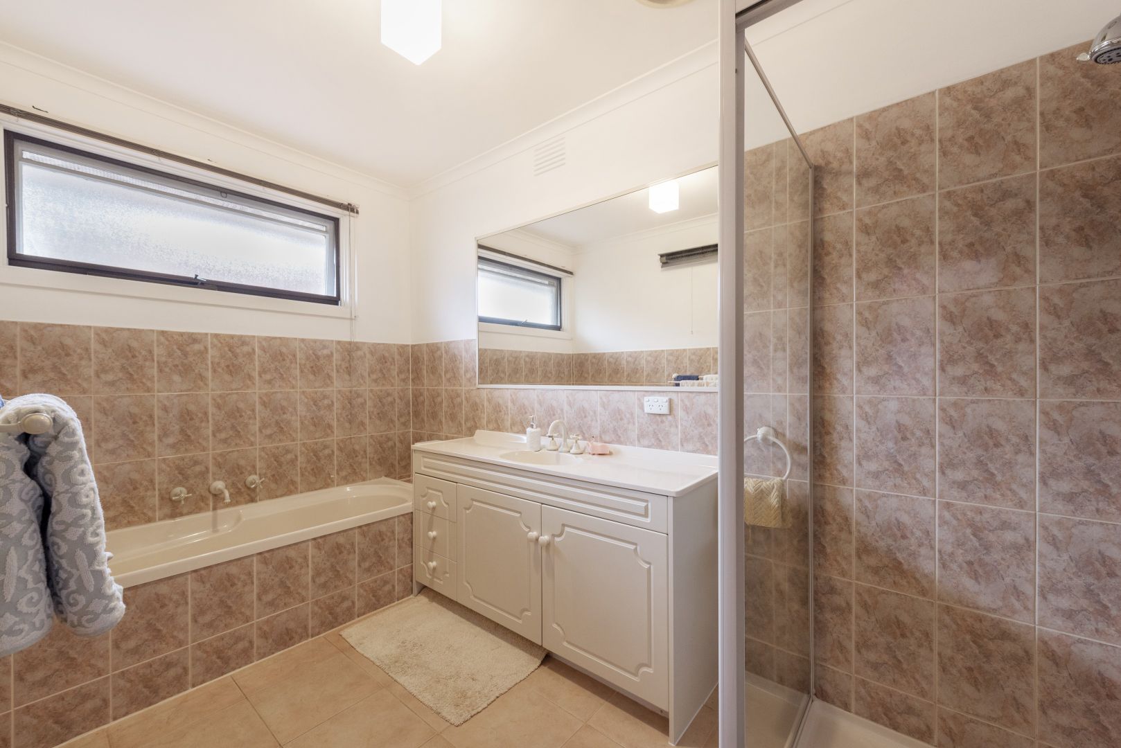 37 Chartwell Drive, Wantirna VIC 3152 - House For Rent - $770  Domain