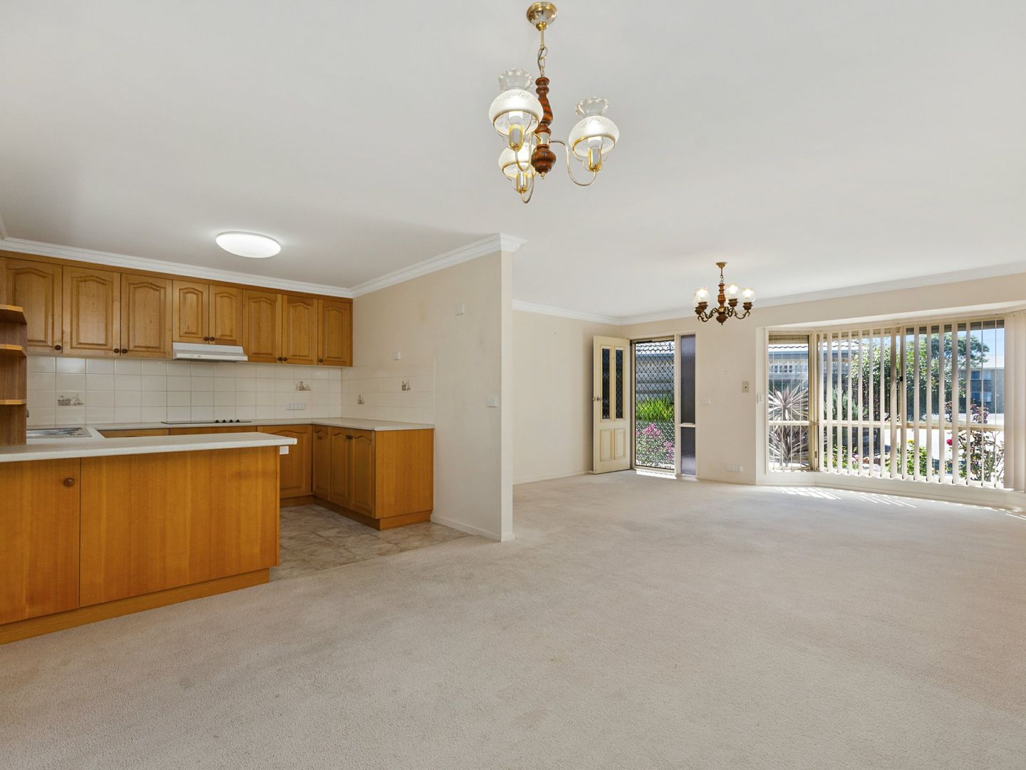 4/16 Roadknight Street, Lakes Entrance VIC 3909, Image 2