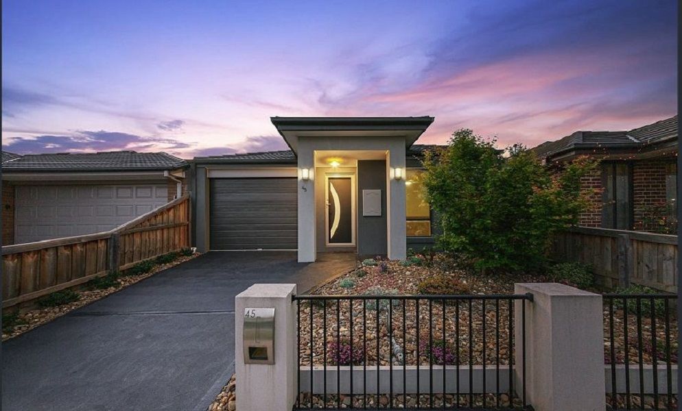 3 bedrooms House in 45 Clairwood Avenue PAKENHAM VIC, 3810