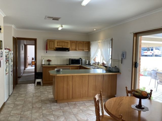 5 Roberts Road, Welshmans Reef VIC 3462, Image 2