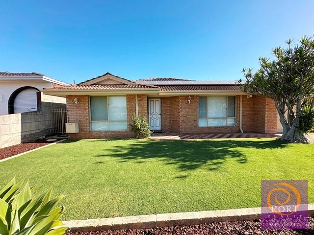 4 bedrooms House in 79 Forrest Road HAMILTON HILL WA, 6163