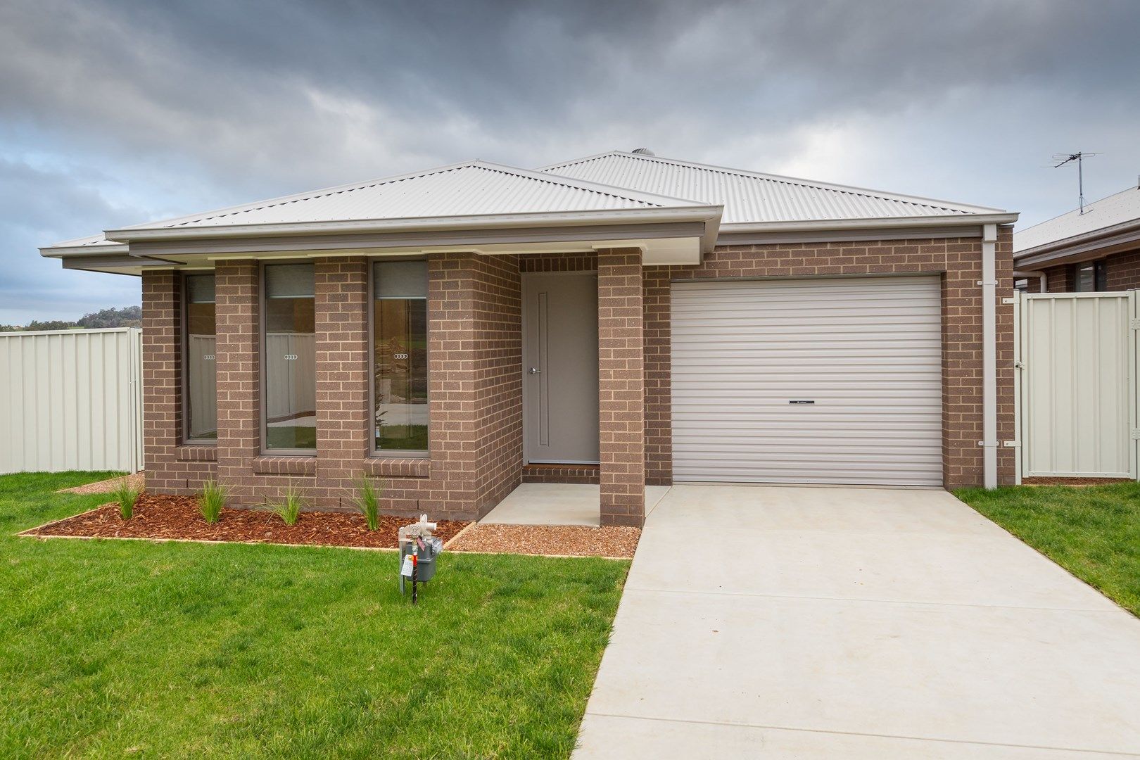 3 bedrooms Townhouse in 4/46 Hanrahan Street HAMILTON VALLEY NSW, 2641