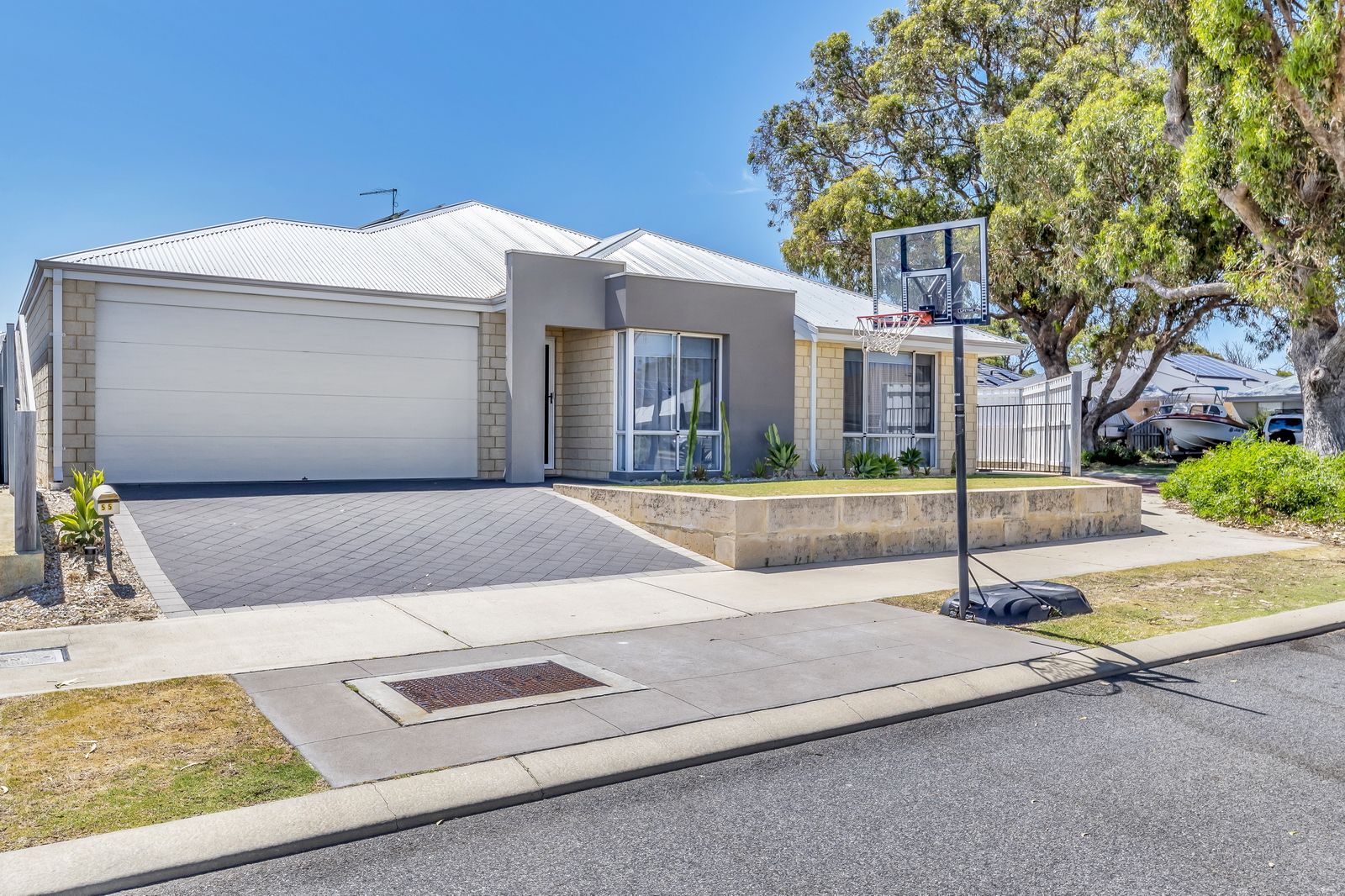 4 bedrooms House in 55 Torwood Edge HALLS HEAD WA, 6210