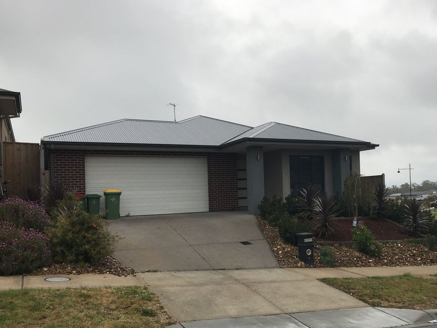 House in 4 Greenbank Drive, PAKENHAM VIC, 3810