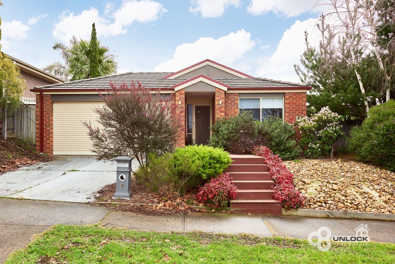 3 bedrooms House in 6 Ash Crescent PAKENHAM VIC, 3810