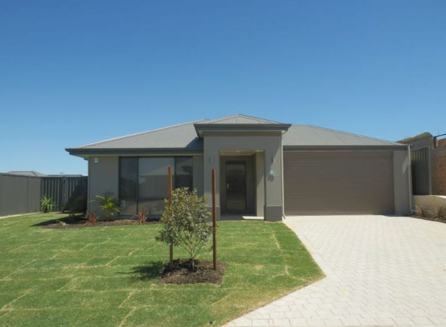 4 bedrooms House in 18 Hestercombe Way LANDSDALE WA, 6065