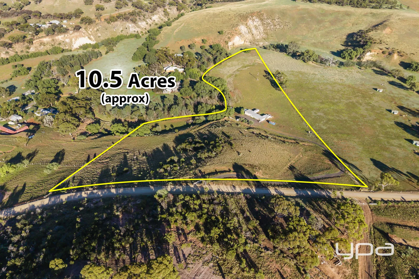 COUNTRY ESCAPE, CLOSE TO ALL AMENITIES