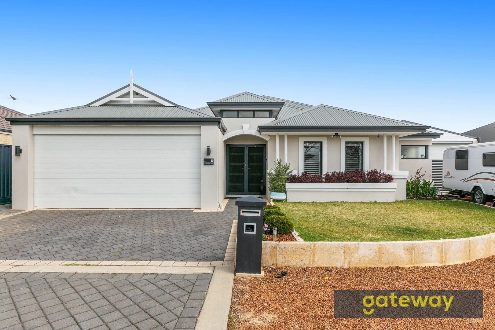 4 bedrooms House in 5 Brindabella Avenue AUBIN GROVE WA, 6164