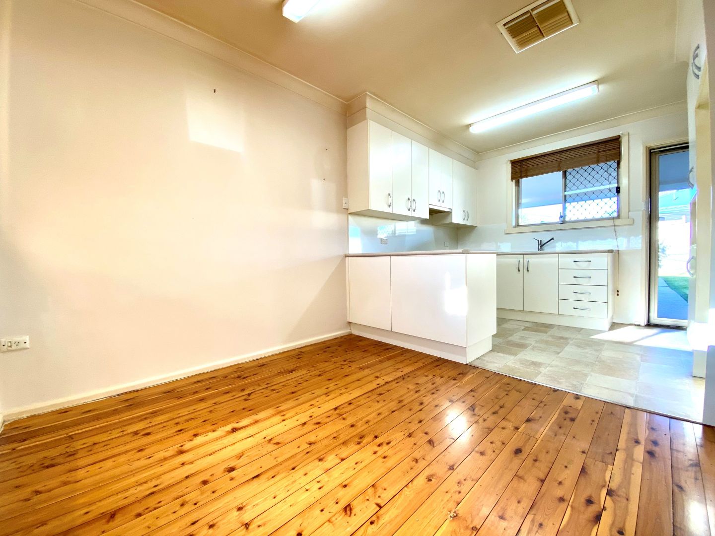 44 Ridge Street, Tamworth NSW 2340 - House For Rent | Domain