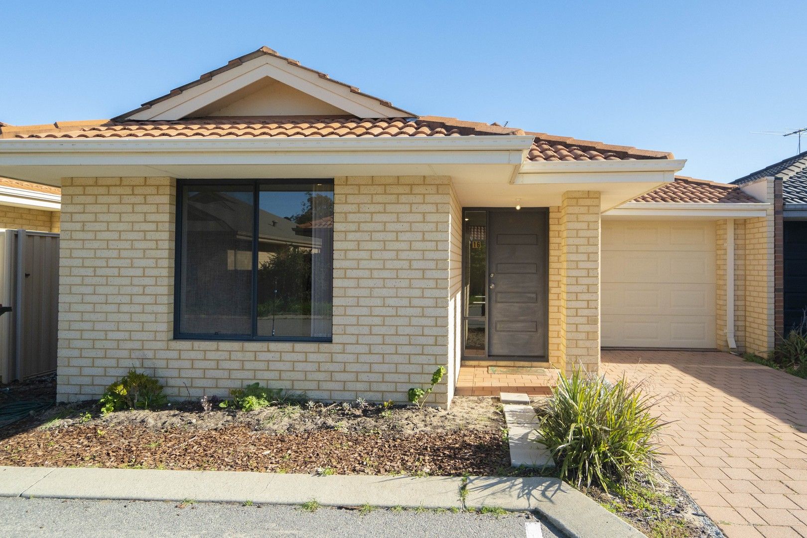 16/1 Coojong Link, Success WA 6164, Image 0