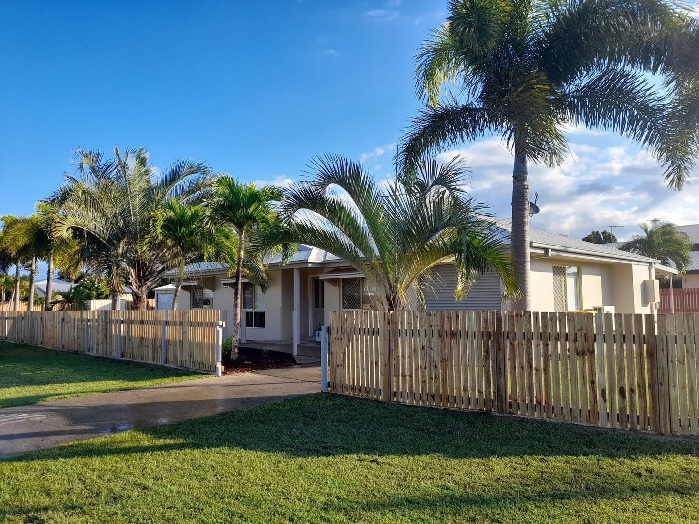 3 bedrooms House in 12 Howard Street HAY POINT QLD, 4740