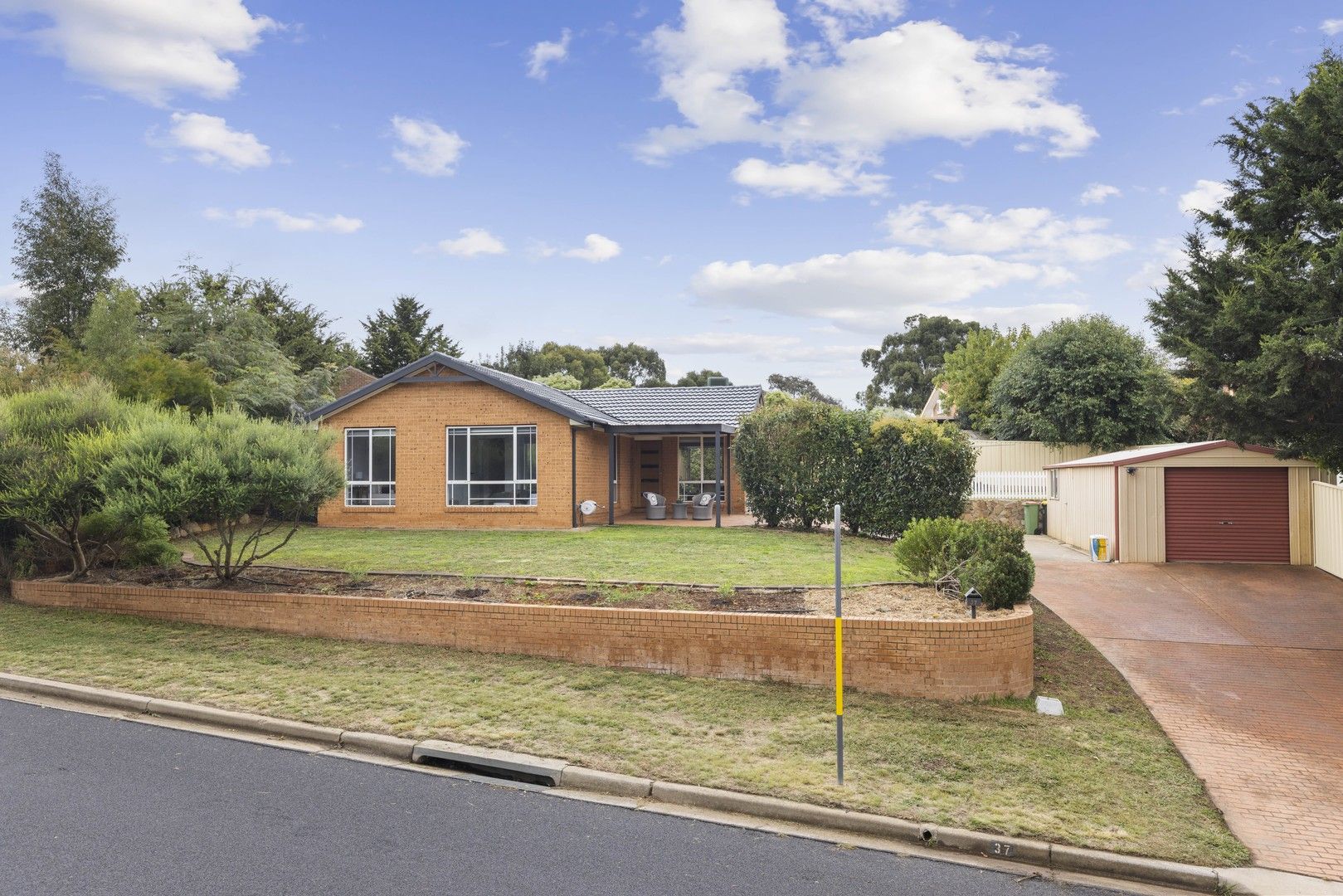 37 Hellmund Street, Queanbeyan West NSW 2620, Image 0