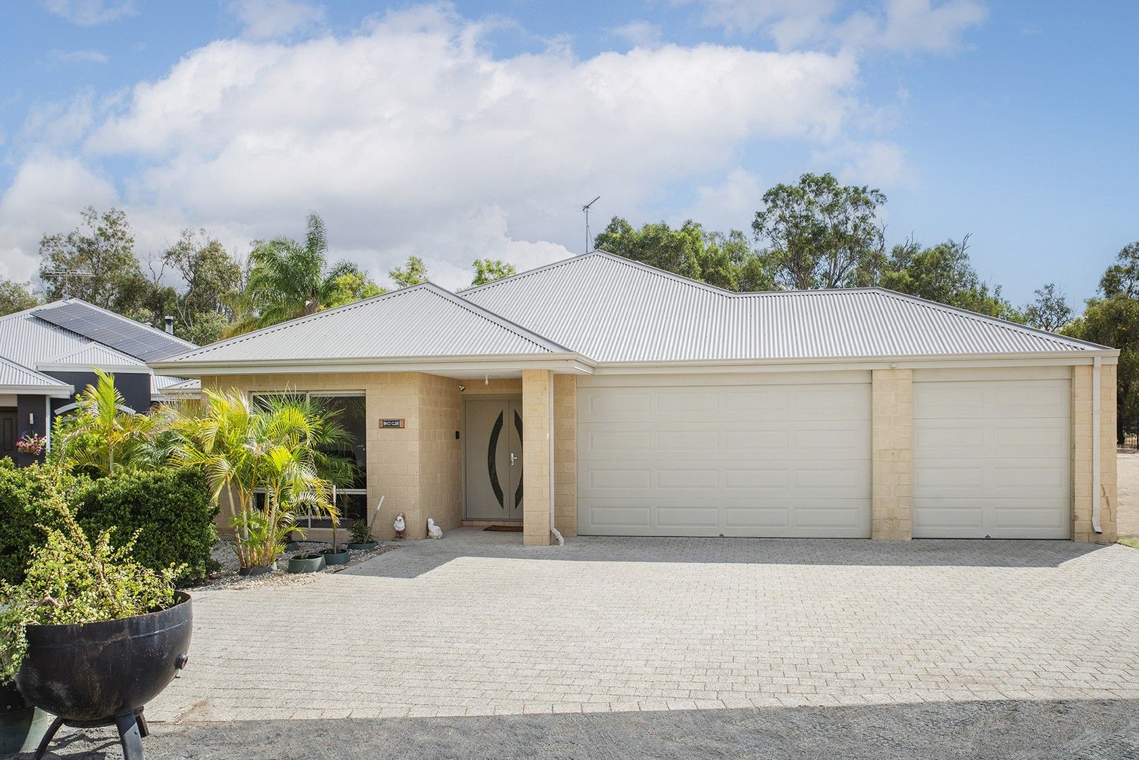 4 bedrooms House in 16 Canola Grove BUSSELTON WA, 6280