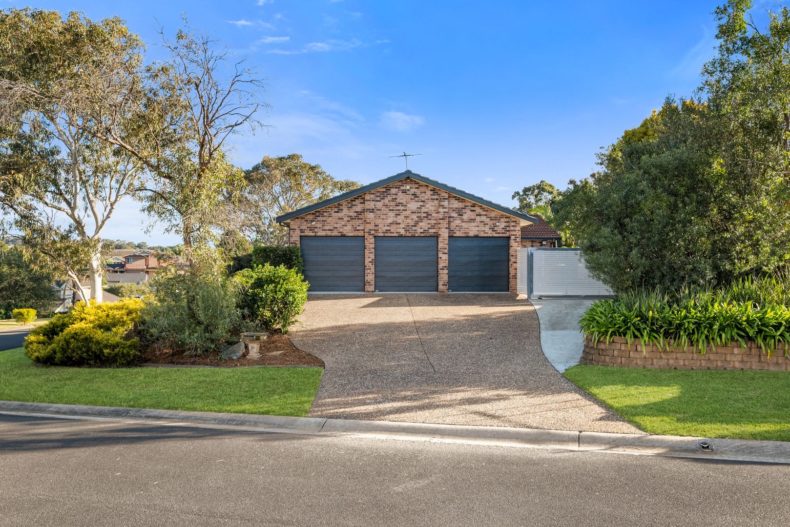 10 Figtree Crescent, Glen Alpine NSW 2560, Image 1