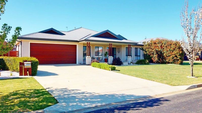 43 Loughan Rd Junee Nsw 2663 House For Rent 465 Domain