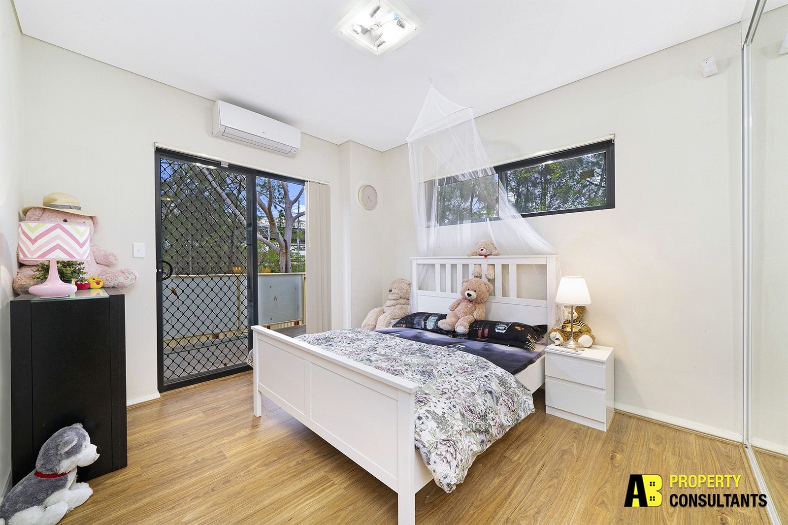 8/8 Wigram Street, Harris Park NSW 2150, Image 2