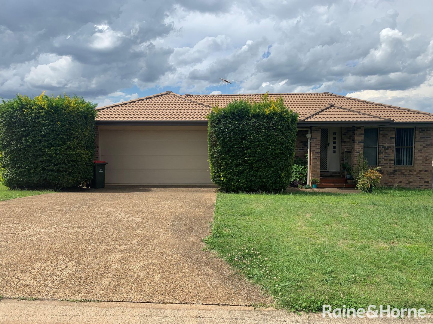 34 Banksia Drive, Kingaroy QLD 4610