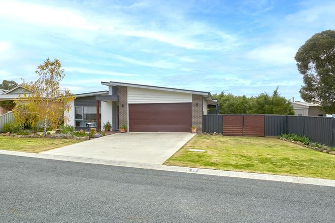 Picture of 18 Marshall Crescent, HEATHCOTE VIC 3523