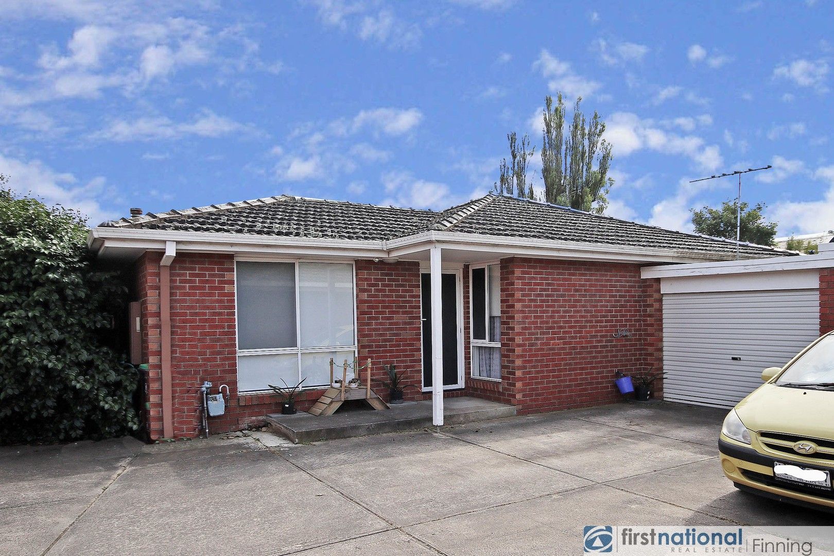 2/215 Sladen Street, Cranbourne VIC 3977, Image 0