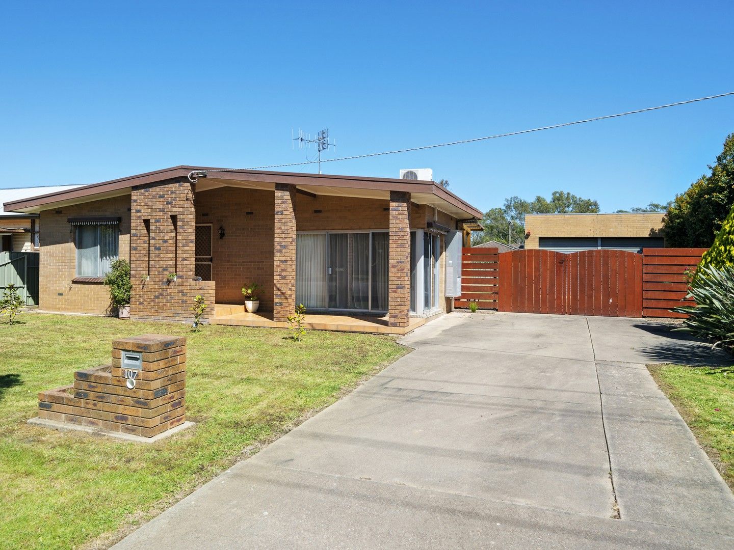 3 bedrooms House in 107 Faithfull Street BENALLA VIC, 3672