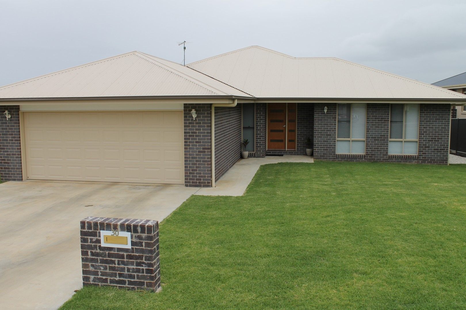 4 bedrooms House in 30 Kingfisher Drive INVERELL NSW, 2360