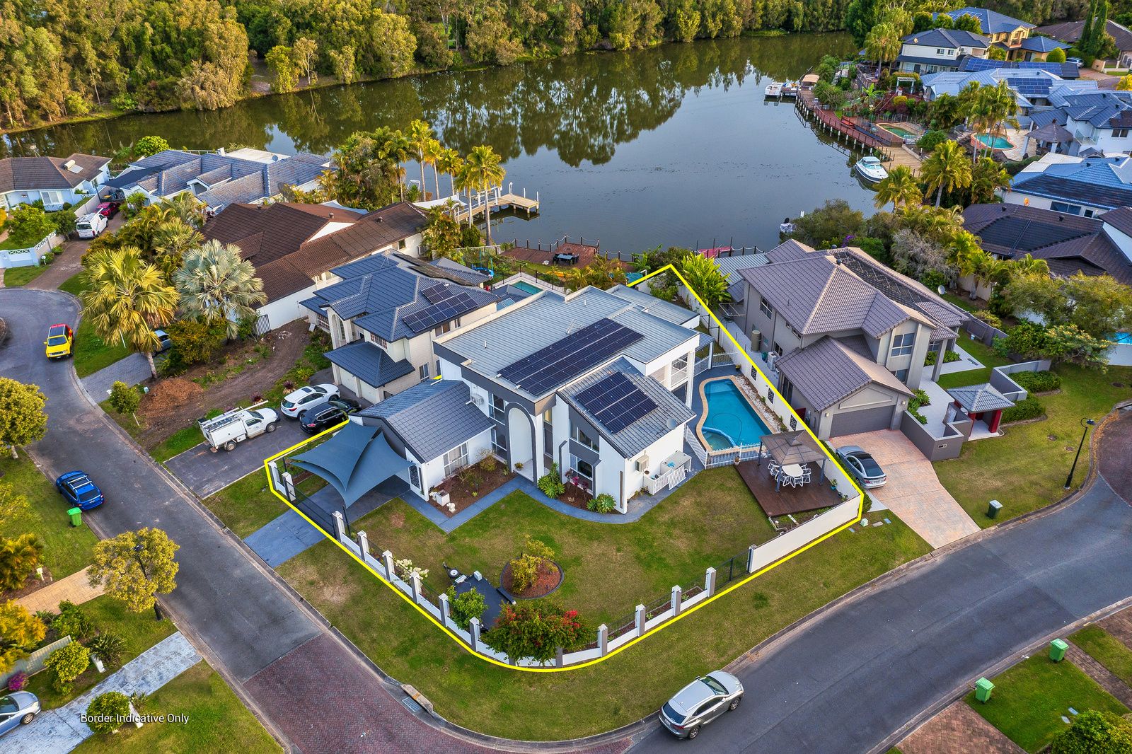 5 bedrooms House in 1 Cutwater Close CLEAR ISLAND WATERS QLD, 4226