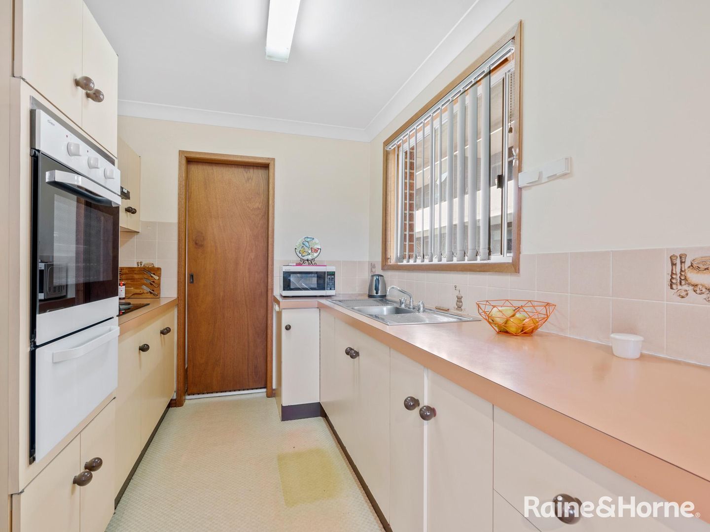 201 Albany Street, Point Frederick NSW 2250, Image 2