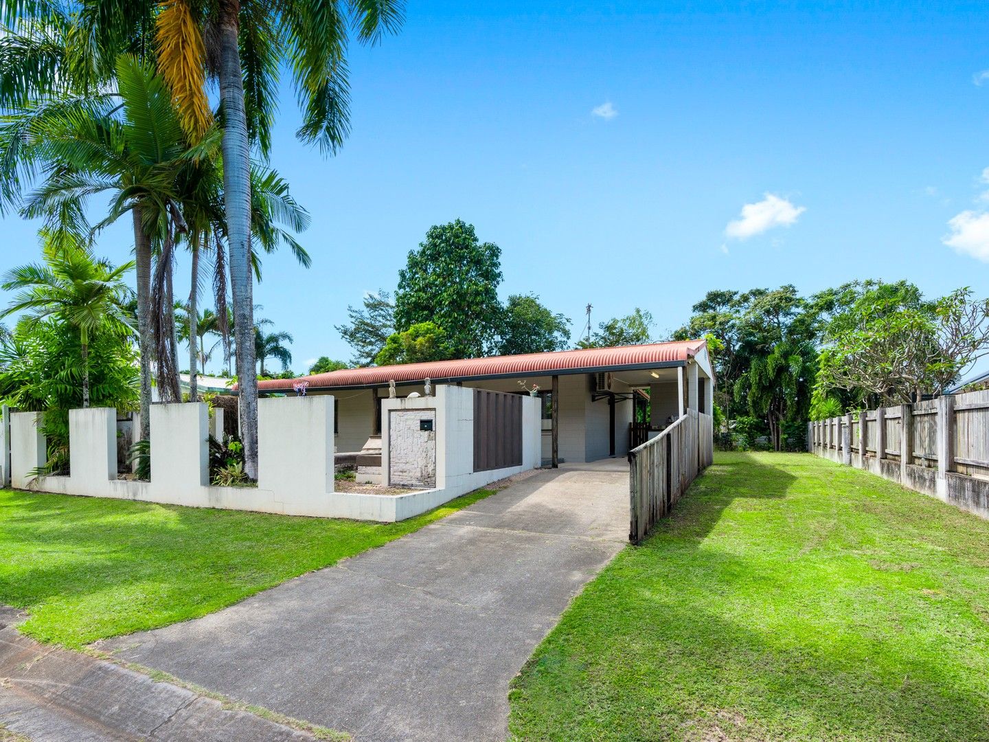 3 bedrooms House in 18 Carramar Crescent CARAVONICA QLD, 4878