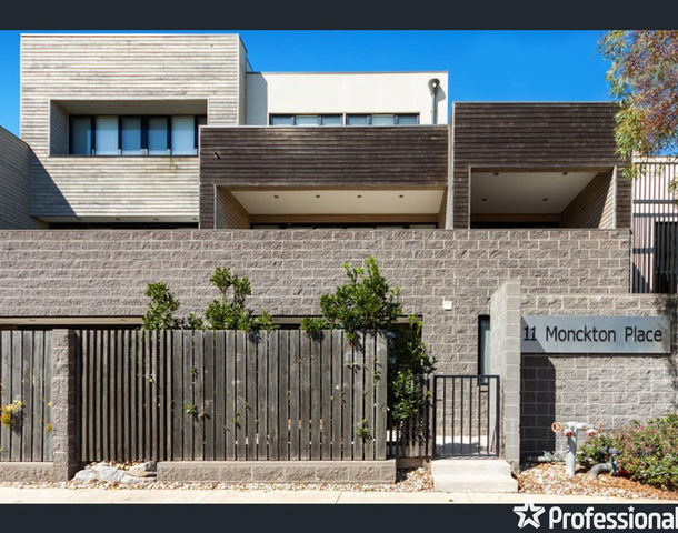 4/11 Monckton Place, Caroline Springs VIC 3023