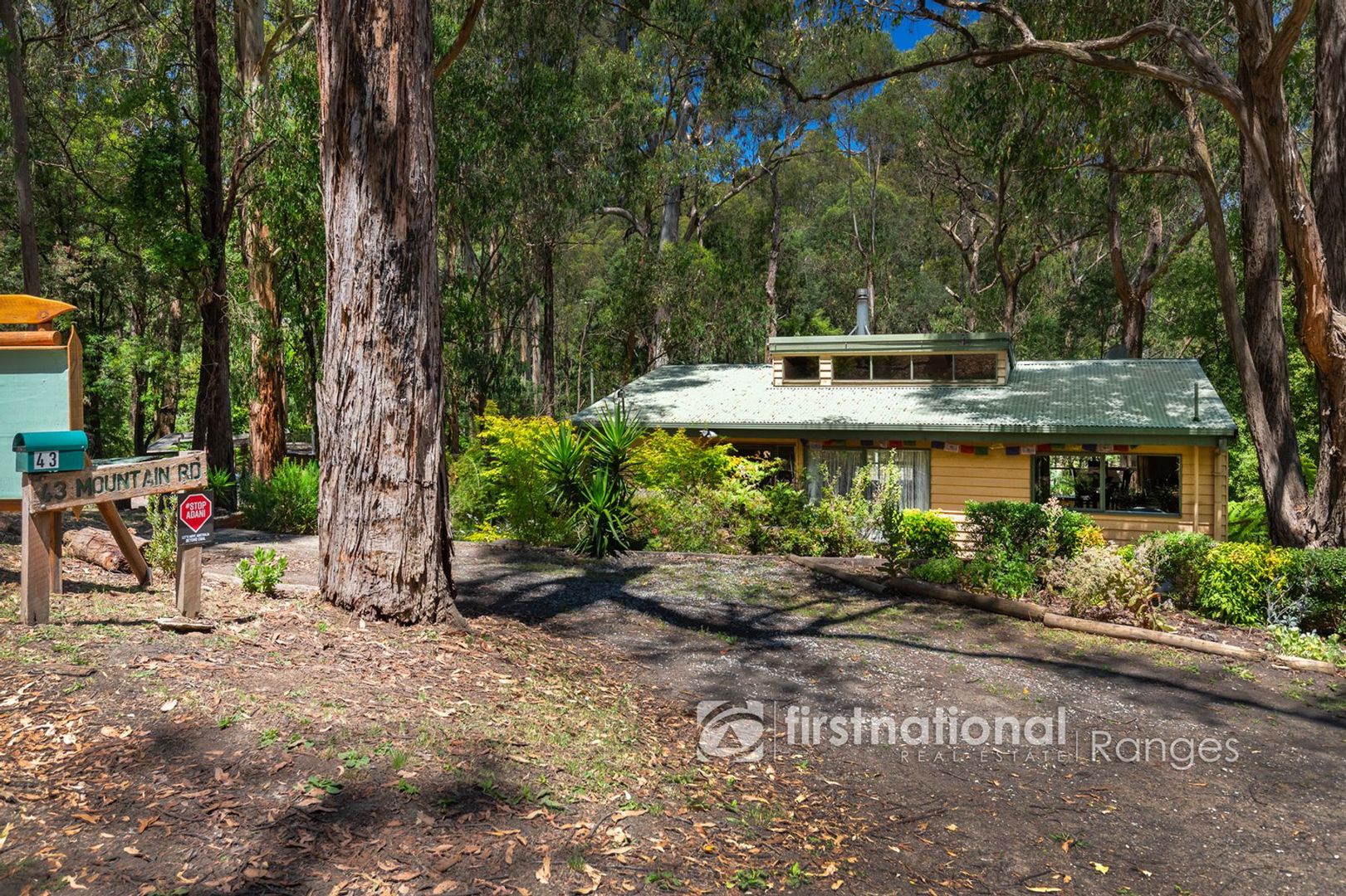 43 Mountain Road, Cockatoo VIC 3781, Image 2