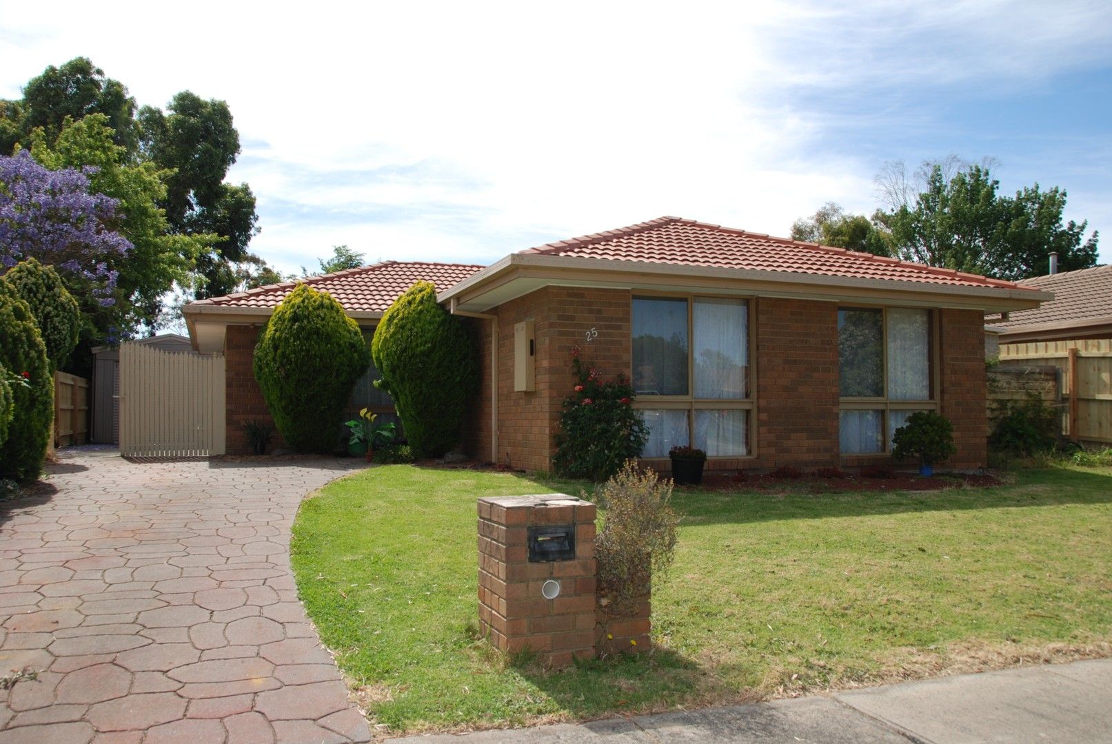 3 bedrooms House in 25 Beckington Crescent HAMPTON PARK VIC, 3976