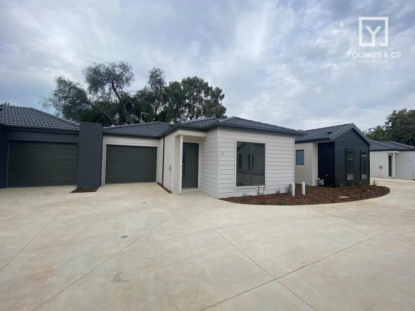 3 bedrooms Townhouse in 16 Vera Cl NUMURKAH VIC, 3636