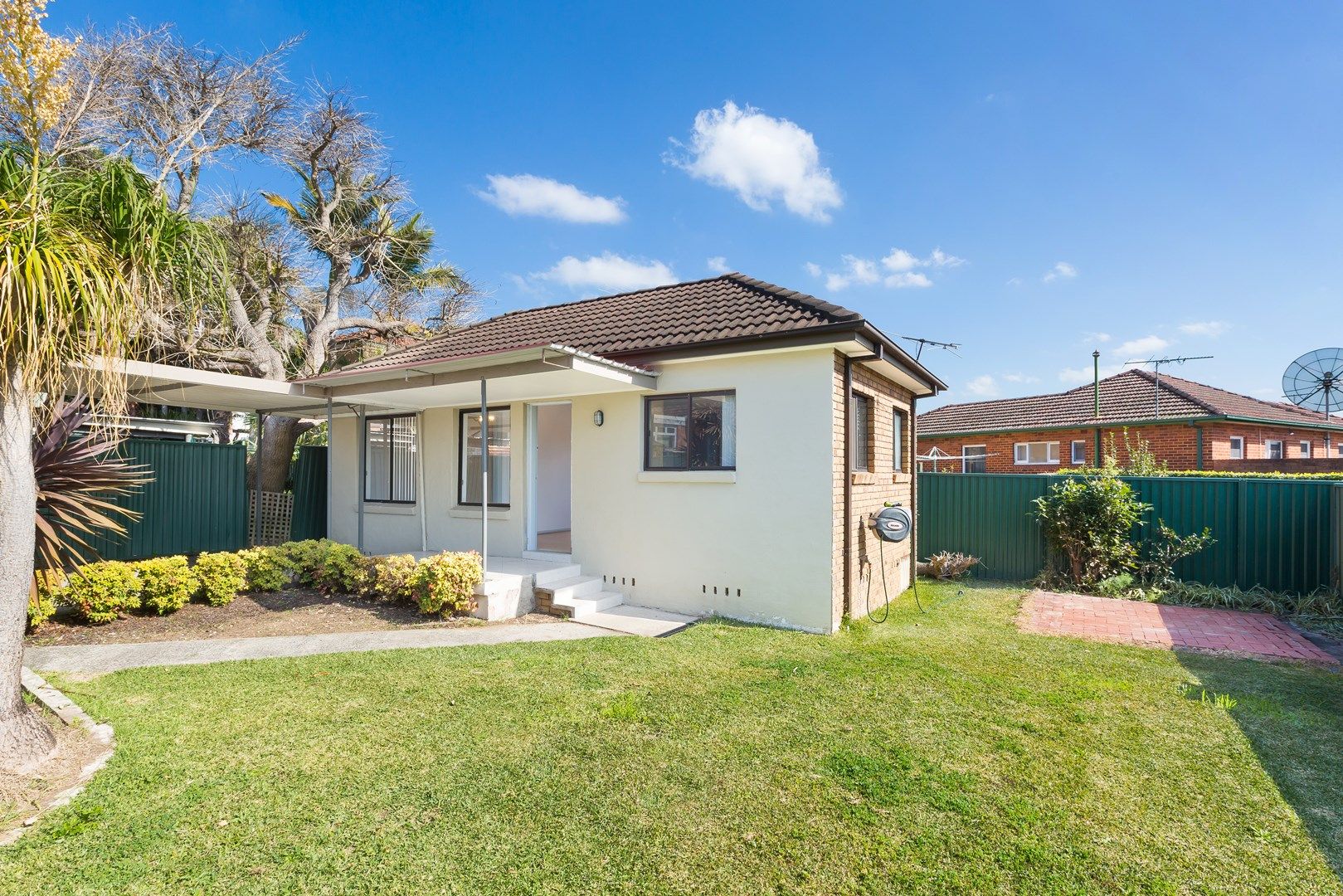 1 bedrooms House in 33a Kareena Road MIRANDA NSW, 2228