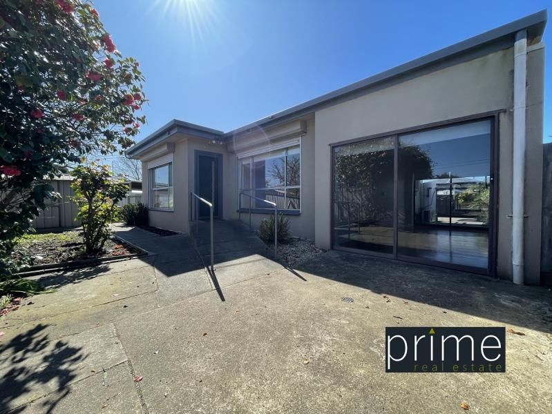 2 bedrooms Apartment / Unit / Flat in 2/15 Tyrone Street HAMLYN HEIGHTS VIC, 3215