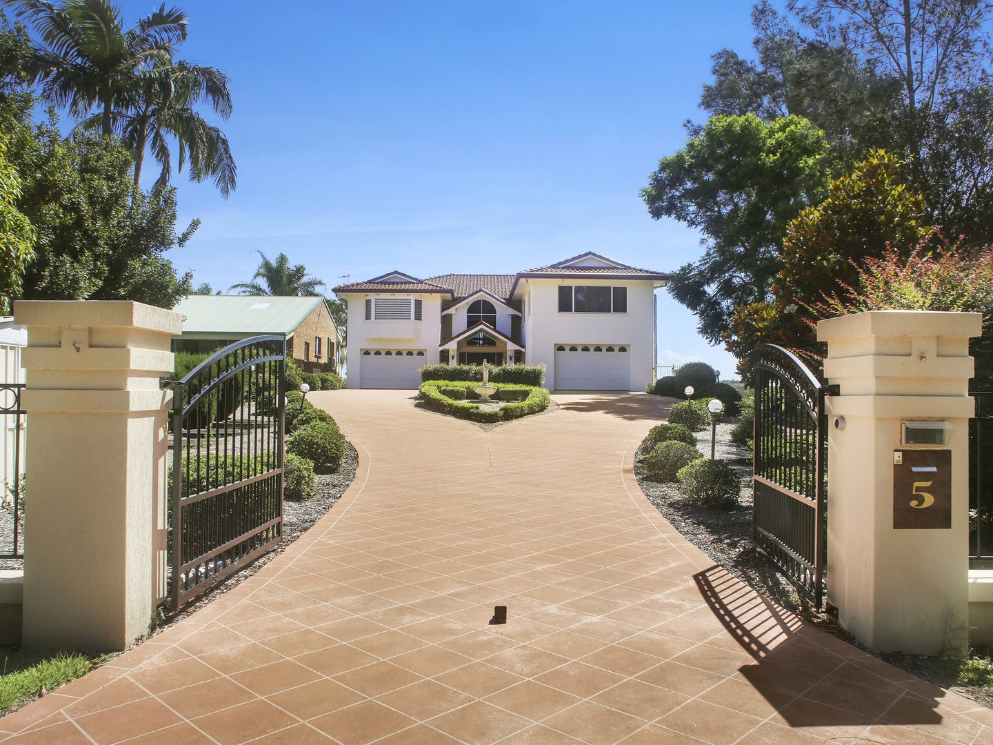 Sold 5 Riverside Drive, Port Macquarie NSW 2444 on 27 Apr 2018 ...