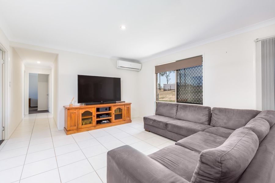 34 Arlington Way, Kensington Grove QLD 4341, Image 2