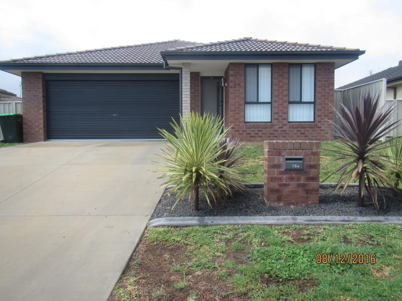 4 bedrooms House in 16a Warwick Road TAMWORTH NSW, 2340