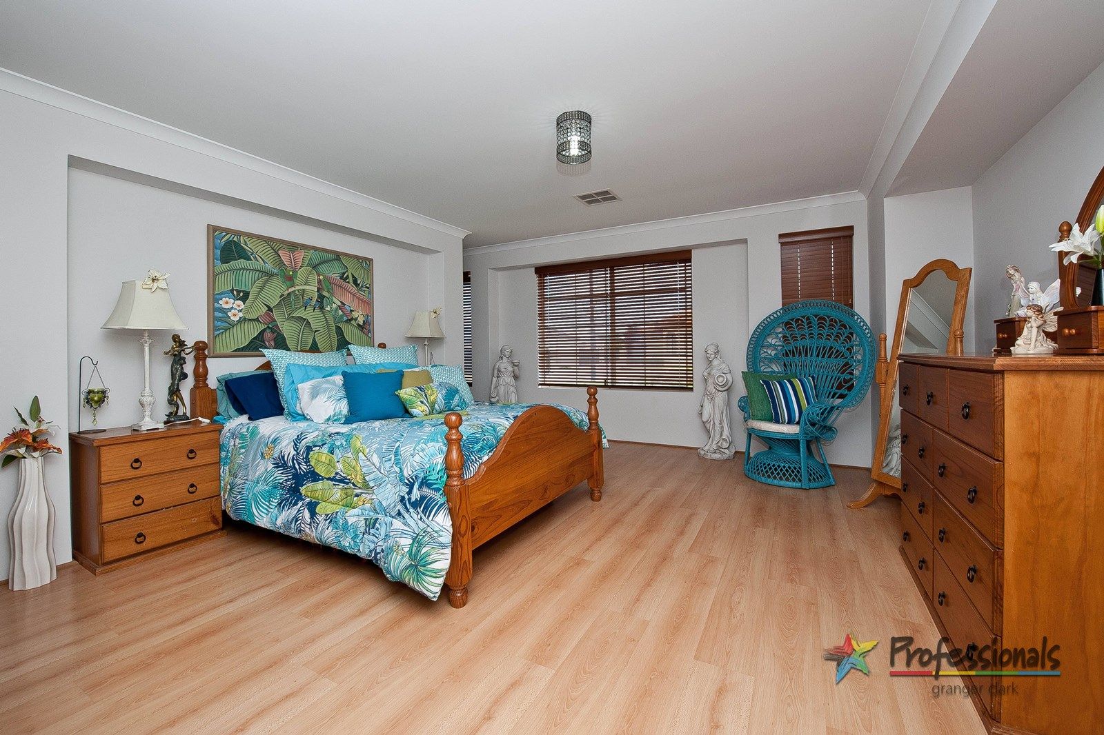 4 Manila Way, Aveley WA 6069, Image 2