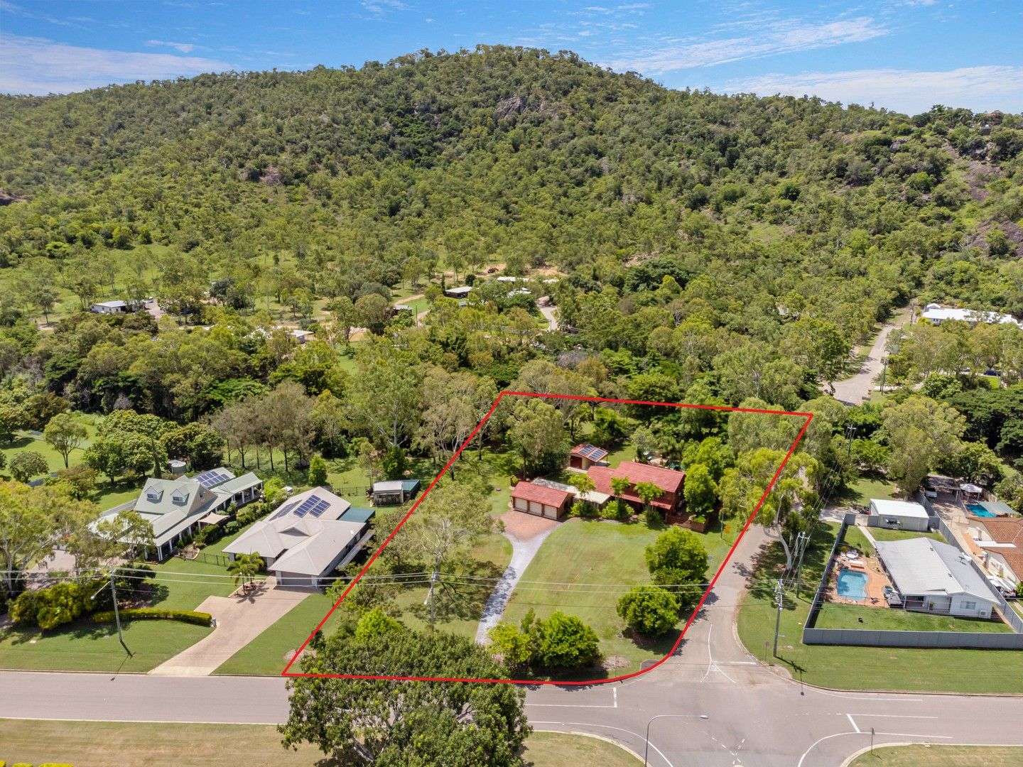 4 bedrooms House in 411-413 Dalrymple Road MOUNT LOUISA QLD, 4814