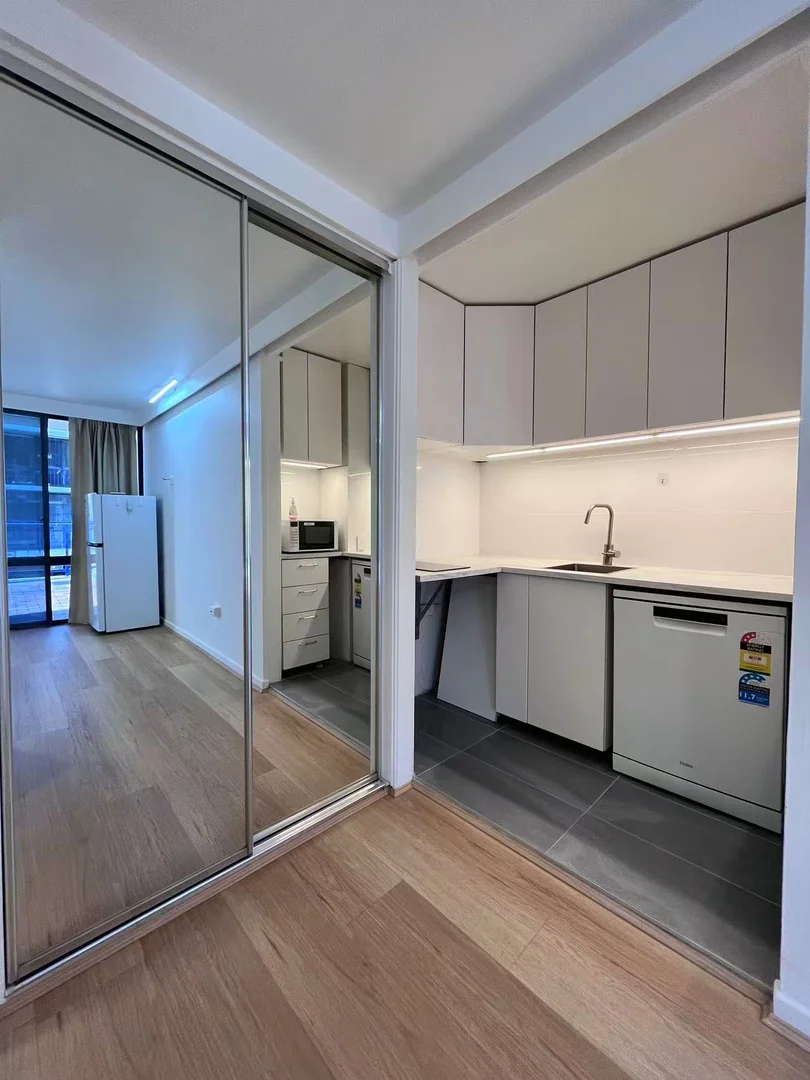 Additional image 5 of 19/2877 Gold Coast HWY, Surfers Paradise QLD 4217